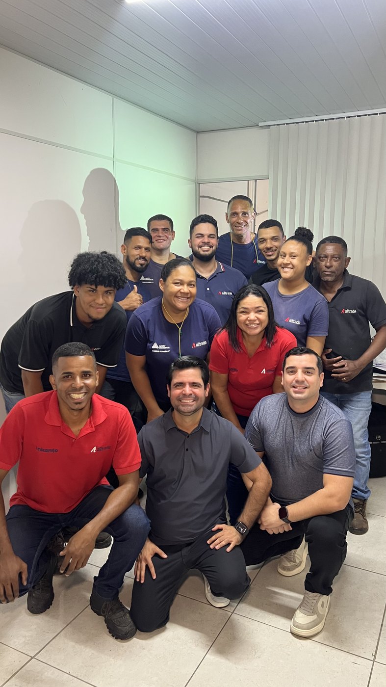 Equipe reunida após treinamento conduzido pela GATE